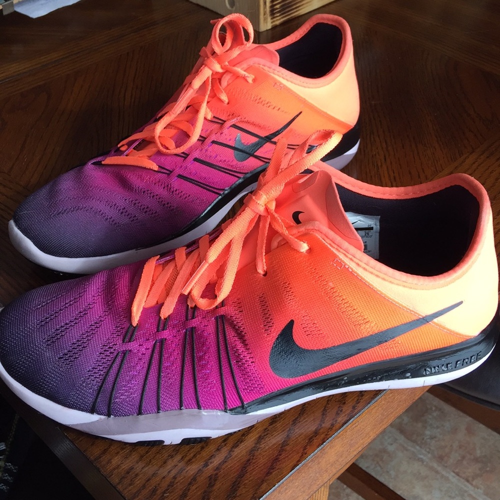 Women's Nike free training shoes size 9!